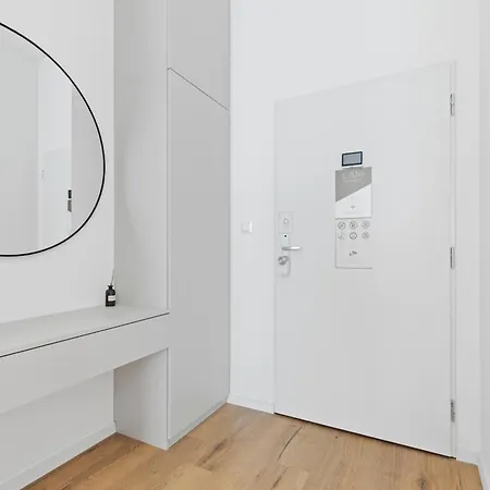 Lam Serenity Free Parking - Balcony Apartment *