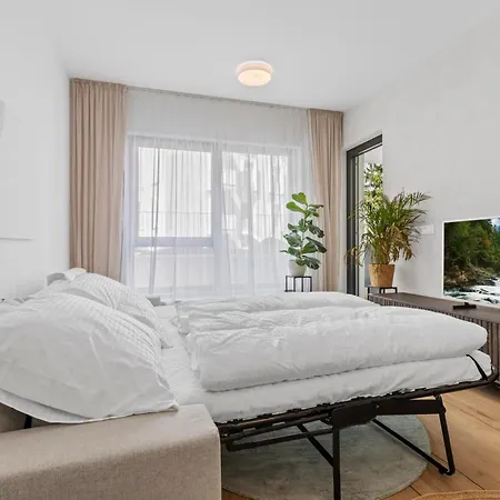 Lam Serenity Free Parking - Balcony Bratislava