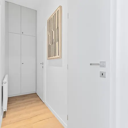 Lam Serenity Free Parking - Balcony Apartment Pressburg